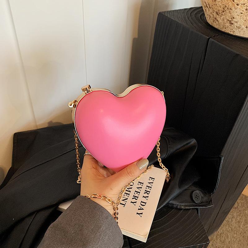 

Women s bag 2025 new fashion pressure shell love bag heart chain messenger bag lipstick bag women розовый