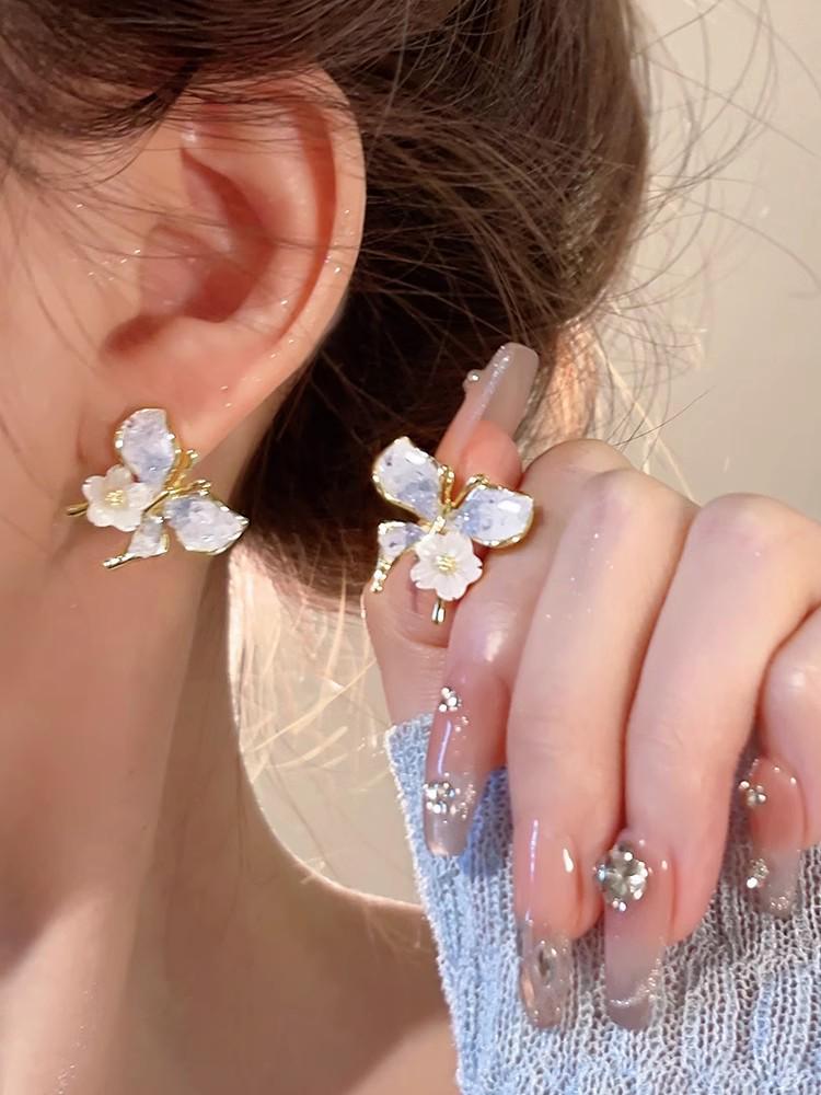 Brincos Elegantes de Borla de Zircônia com Pérolas e Tarraxas Florais - Joias de Orelha Versáteis e Estilosas para Mulheres