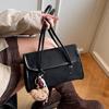 Una Borsa Sottospalla alla Moda, una Borsa Monospalla Versatile e di Grande Capacità