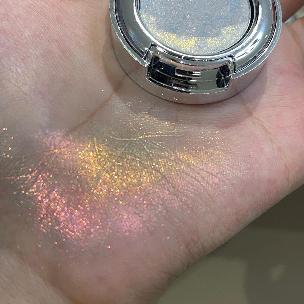 Flashy Silver Chameleon Highlighter: Icy Shimmer for Daily Brightening