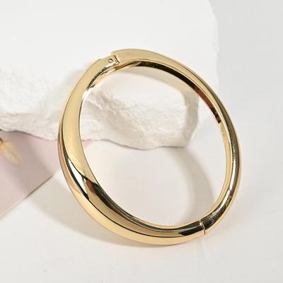 Stylish Light Luxury Oval Alloy Bracelet