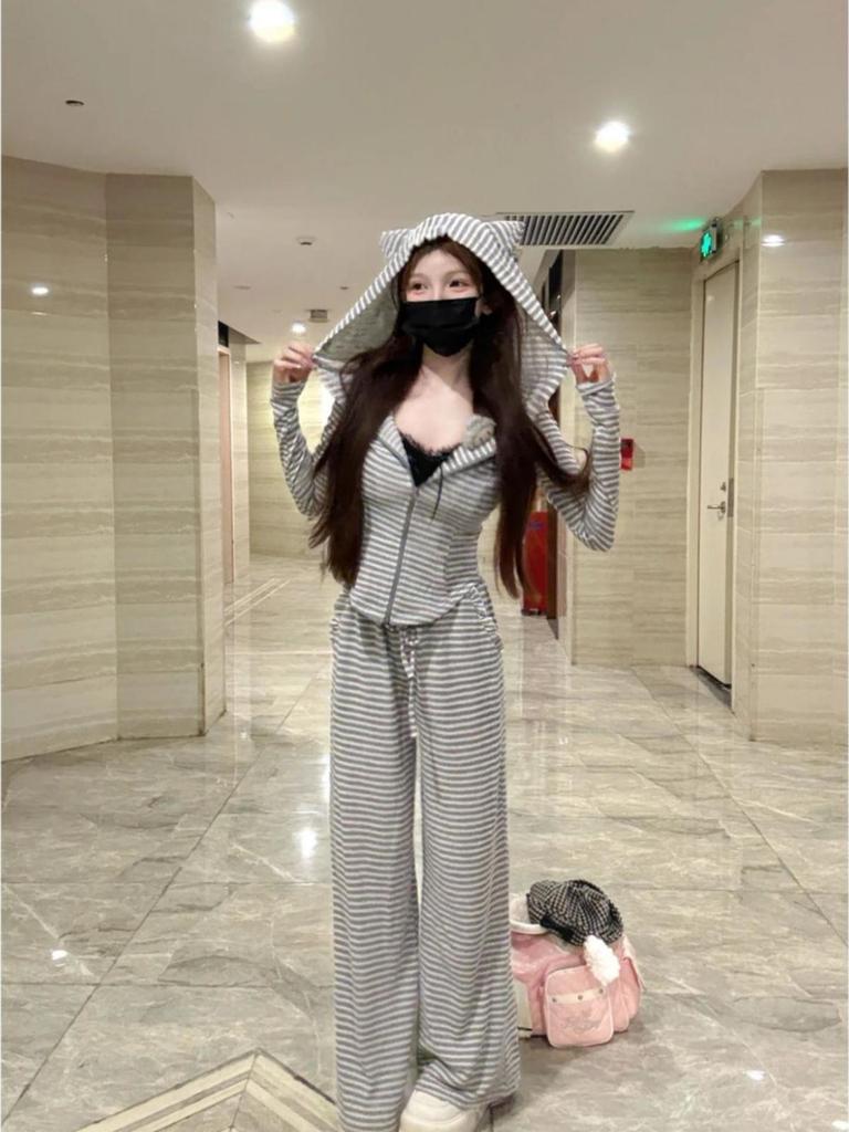 2025 Pink Striped Age-Defying Fashion Set: Women’s Early Autumn Petite Trendy Two-Piece Outfit