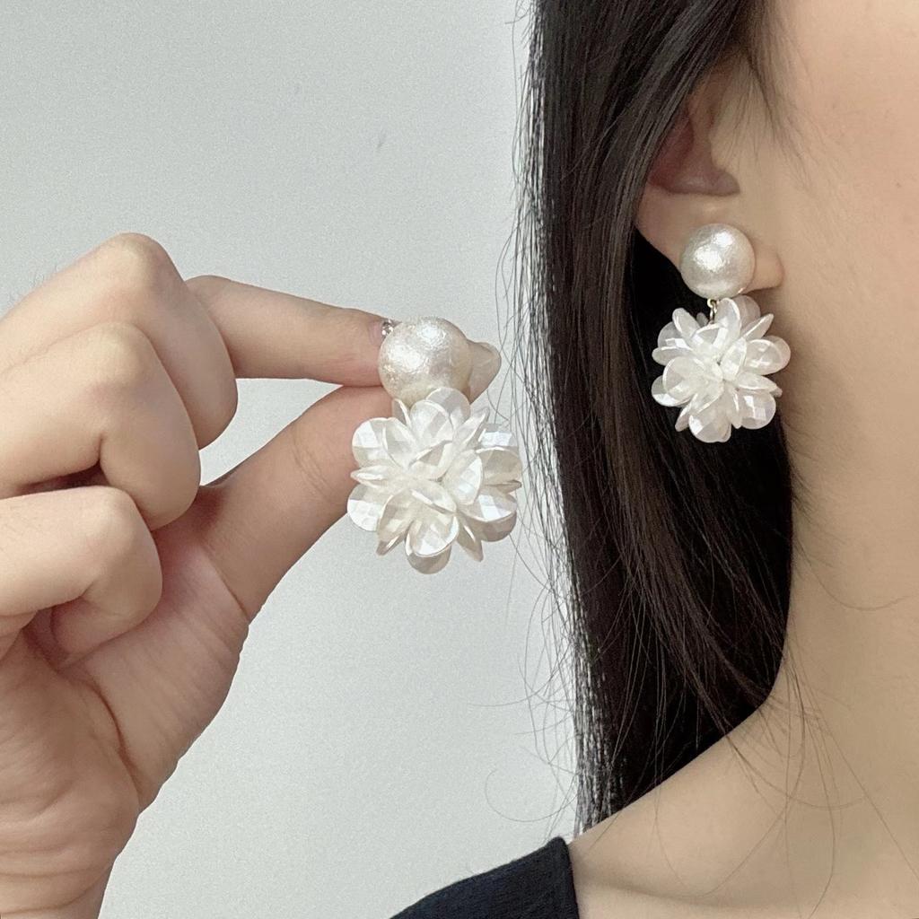 Silver needle white flower pearl stud earrings design sense exquisite super fairy petal earrings