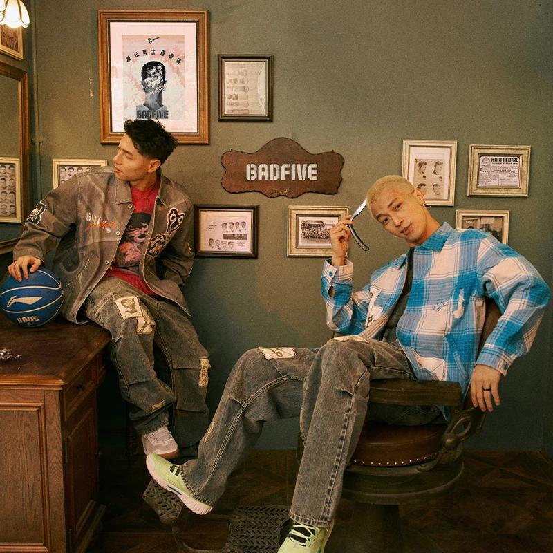 Li Ning Badfive Dragon Lifts Head Letter Pattern Printed Polo Loose Casual Denim Jacket Men Jacket Dark-Gray AFDU633-1