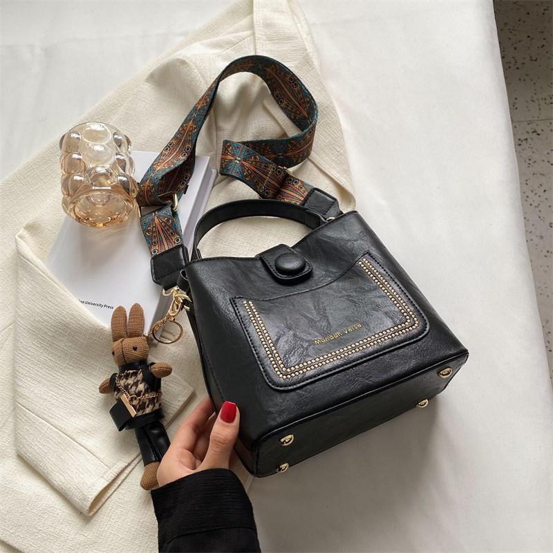 

Niche Design Retro Versatile Women s Crossbody Bucket Bag - 2024 Advanced Texture Edition