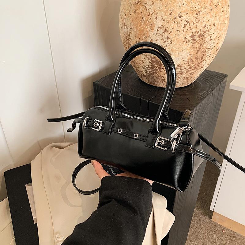Premium commuter small bag women's new spring and summer versatile messenger bag portable pillow bag baguette bag