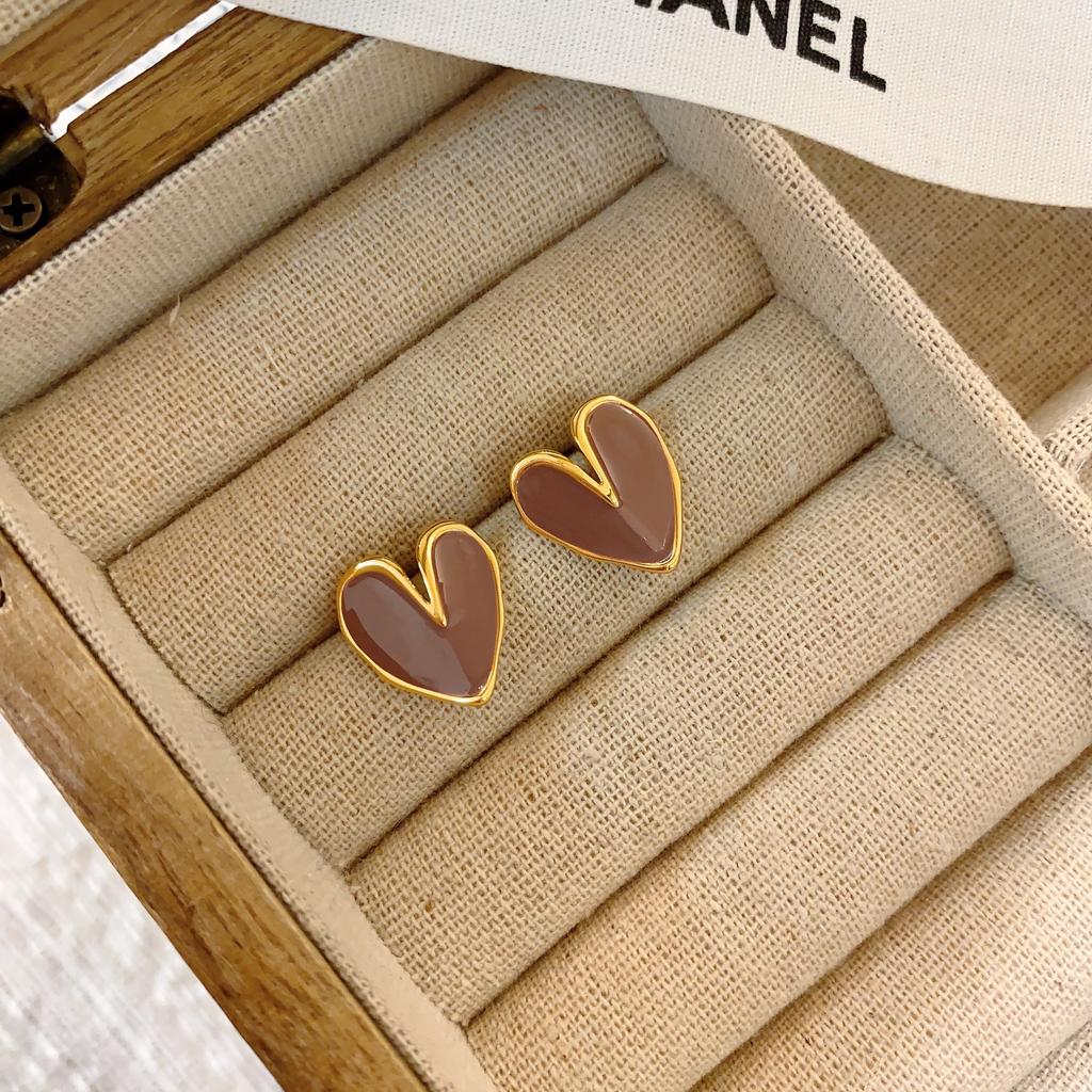 Beige Dripping Love Stud Earrings Women'S Design Sense High-End Earrings Retro Temperament Earrings