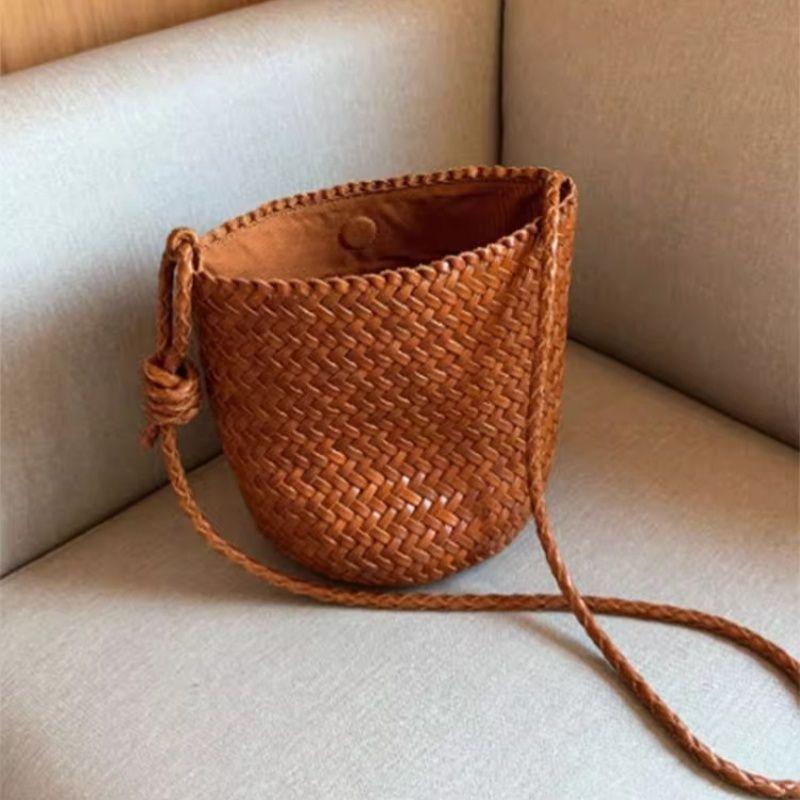 

Cxpu Kvzr Hand-Woven Bag Women 2025 New Arrival Genuine Leather Fashion Niche Style Textured Shoulder Cross Body Bucket Bag Picture Brown
