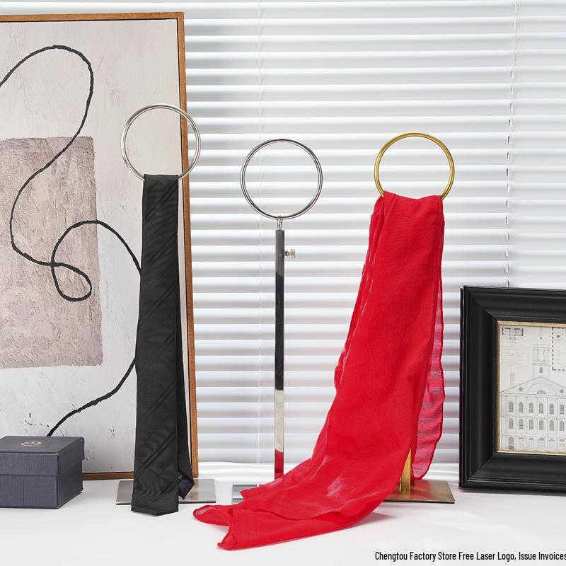 Edelstahl Verstellbare Höhe Krawatten- & Schal-Displayständer mit Weicher Dekoration und Einfacher Demontage.