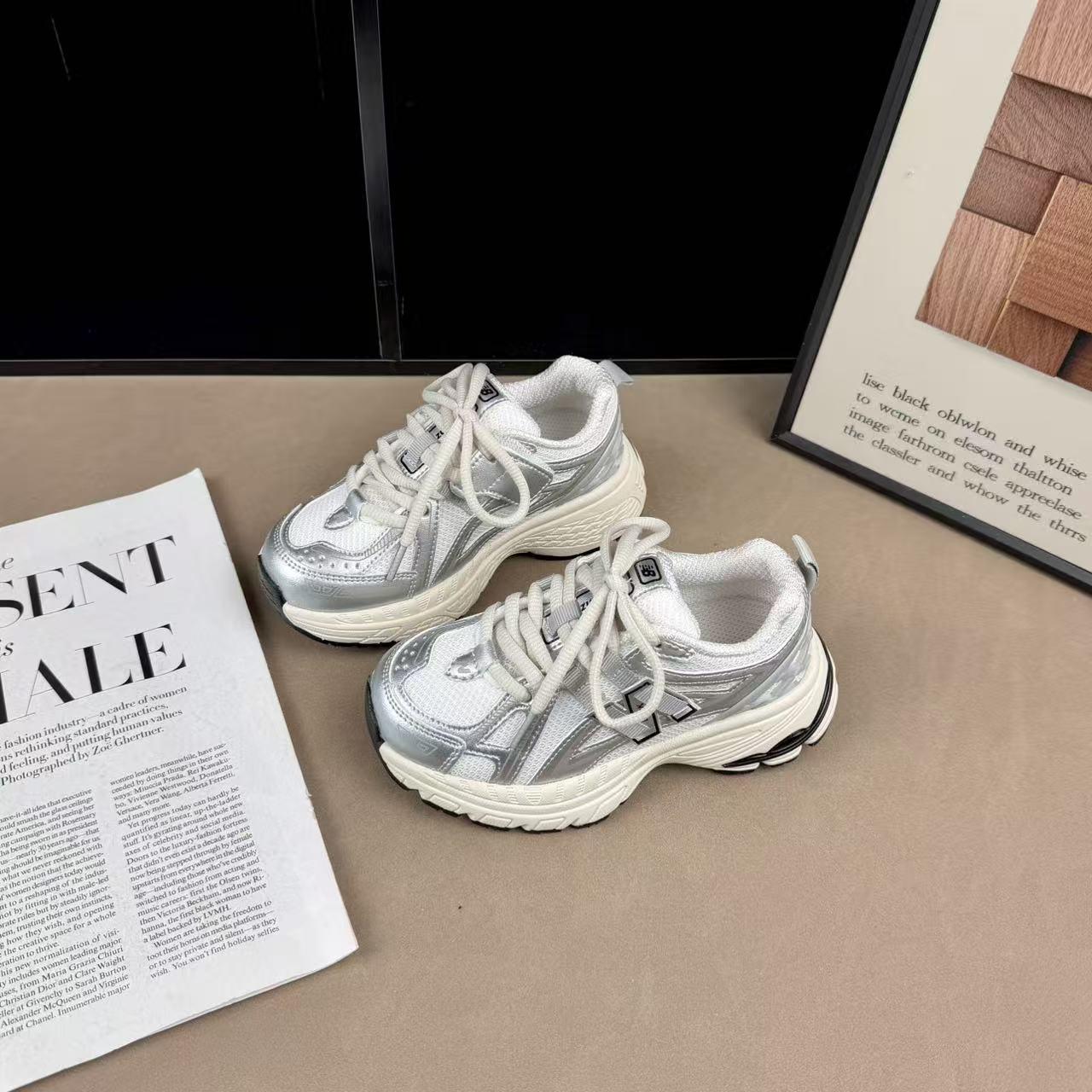 2026 Trendy Kids  Retro Dad Shoes: Breathable, Lightweight, Non-Slip Unisex Casual Sneakers 26 серебряный