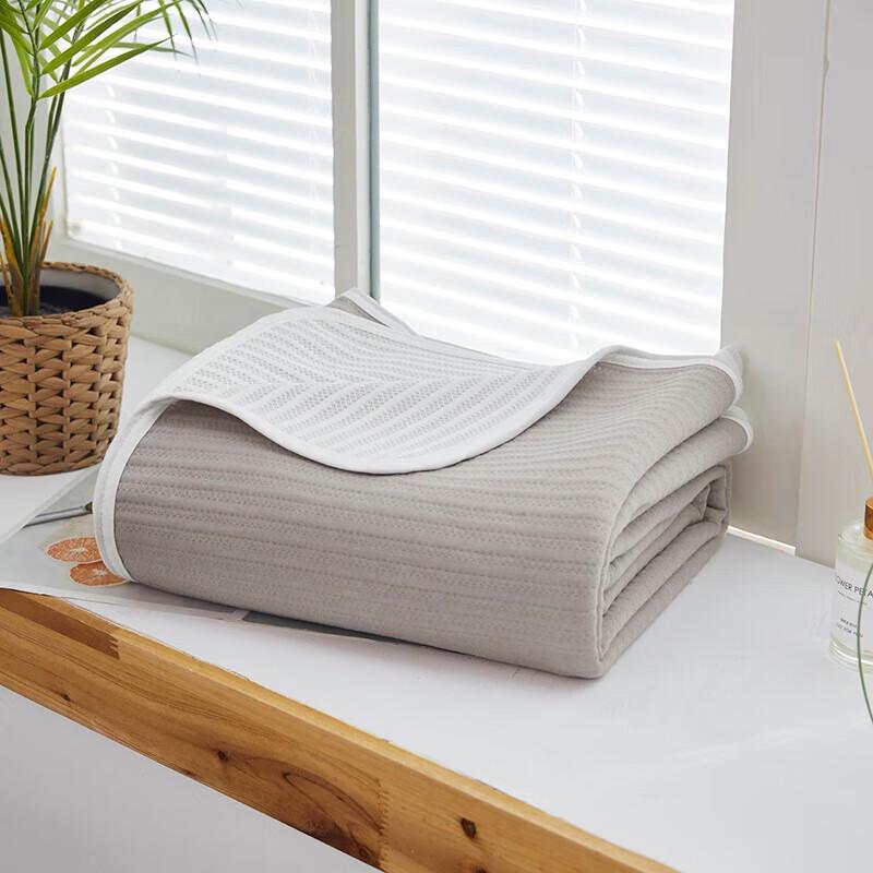 Fangwang Tangna All-Season Silk Blend Quilt