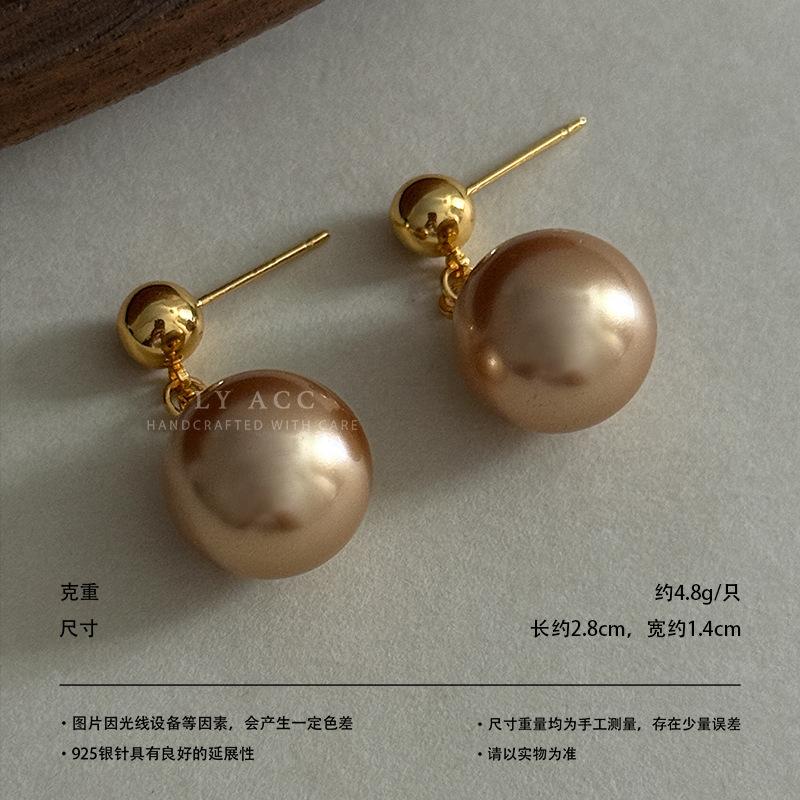 Retro elegant minimalist gold pearl earrings, high-end classic warm pearl earrings, niche light luxury earrings for women