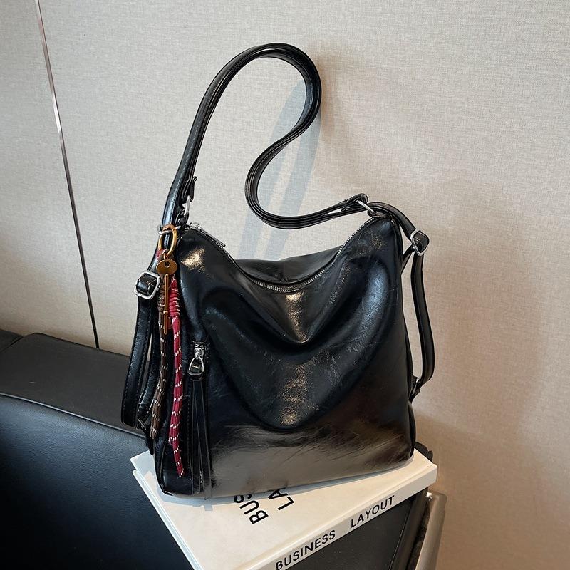 Large capacity bag women's versatile new casual fashion shoulder messenger backpack commuter tote bag