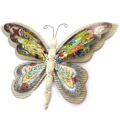 [N5858] - Décoration murale ''Papillon Babouchka' multicolore (bois) - 46x33 cm