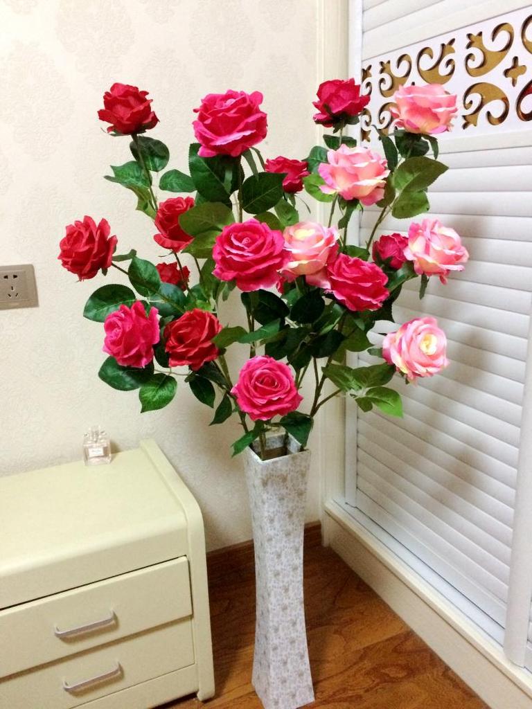 Künstlicher Hochzweig-Lilienstrauß: Seiden- & PU-Tulpen für Wohnzimmer-Bodendekoration