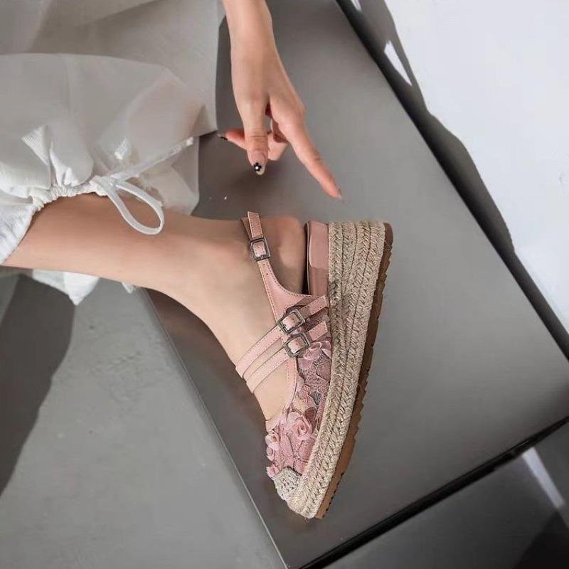 

Fashion 2025 New Summer Ballet Lace Floral Sandals Women s Perforated Closed Toe Platform Fashion Embroidery Belt Buckle Wedge Sandals 35 розовый