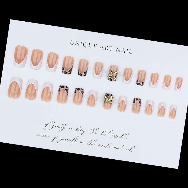 24Pcs Leopard Print French False Nails Spicy Girls Flower Brown Short Square Press On Nails With Diamond Design