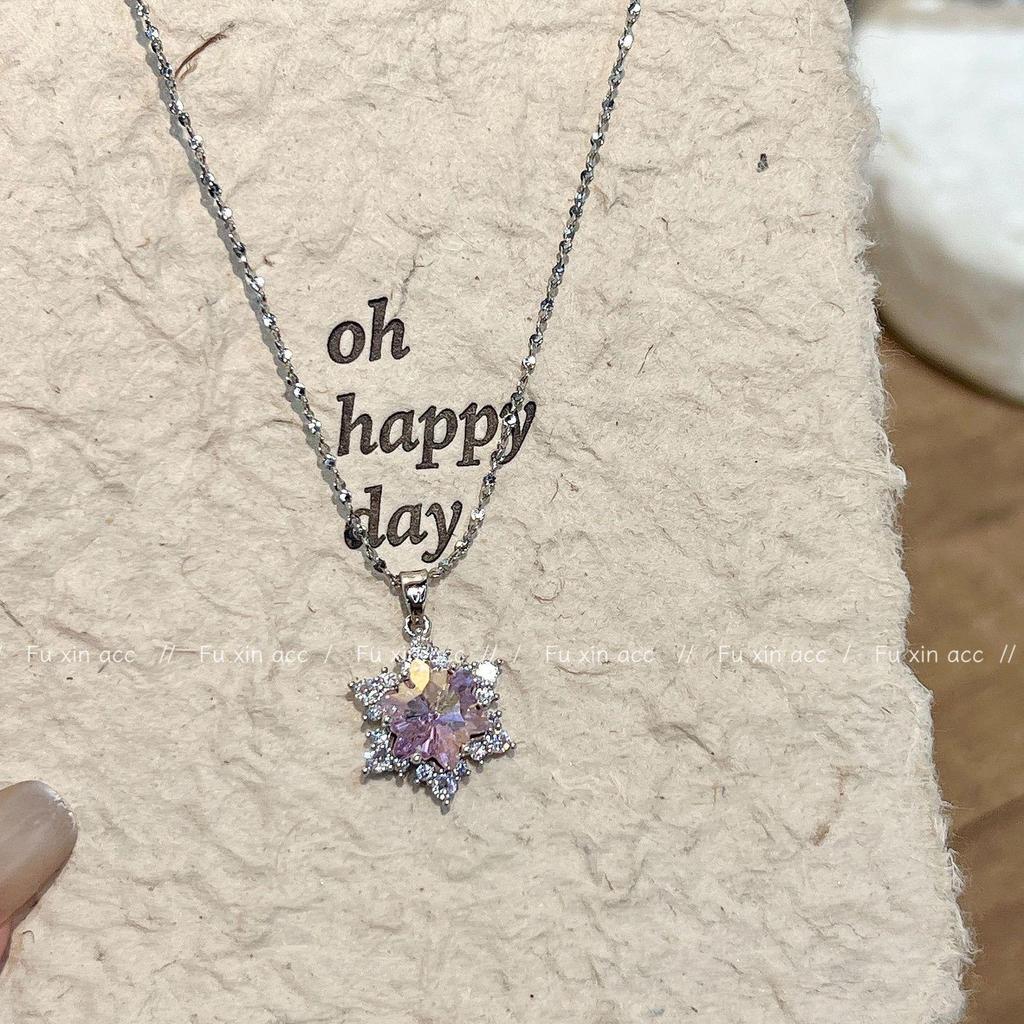 Four-Color Snowflake Necklace: Light Luxury Crystal Pendant, Unique Clavicle Chain for Girls, High-End Versatile Design.