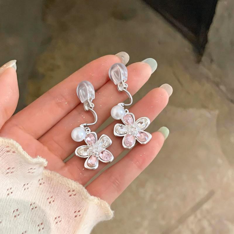 Elegant High-End Pearl Flower Stud Earrings with Diamond Inlay - Versatile and Luxurious Accessories for Women