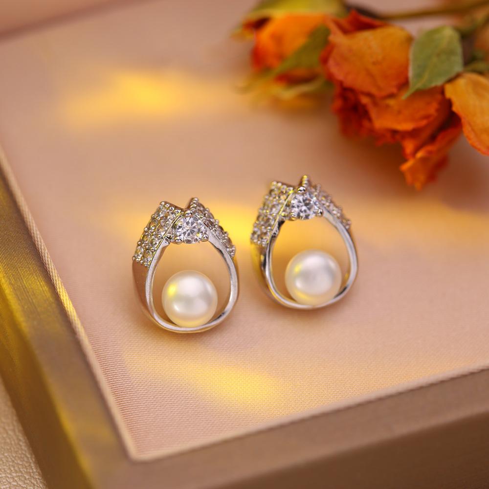Náušnice z prírodných sladkovodných perál Módne perlové napichovacie náušnice s kubickými zirkónmi Pre ženy Párty šperky