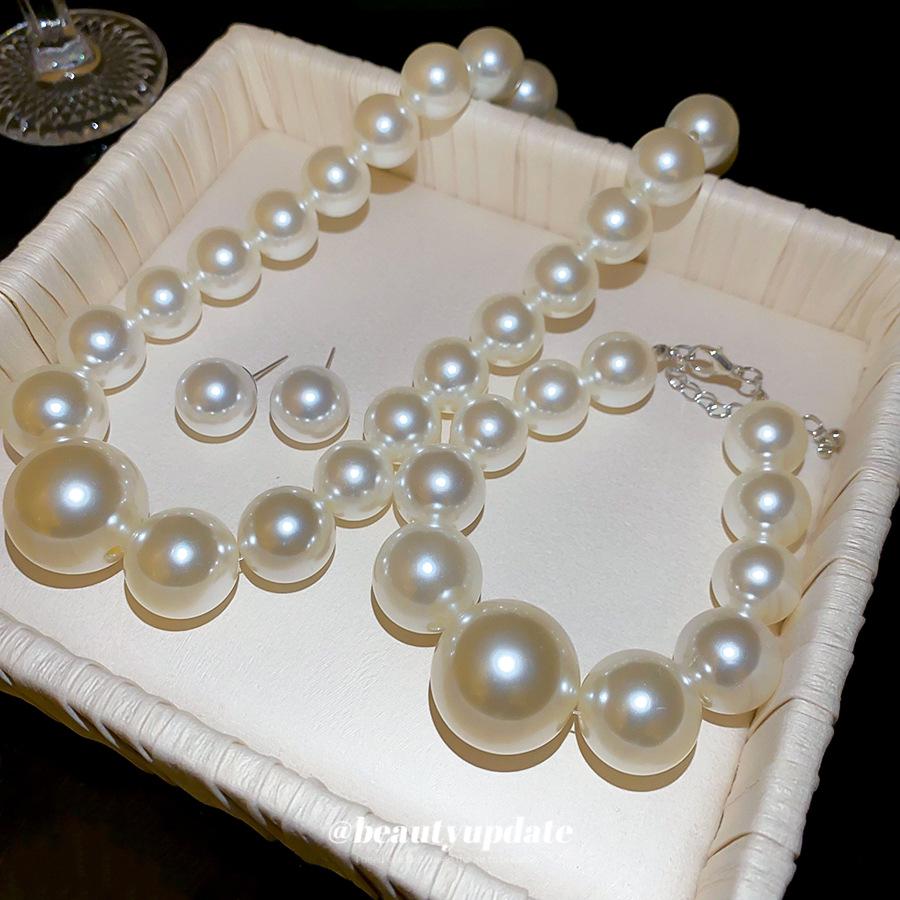 French Retro Pearl Necklace, Earrings, and Bracelet Set for Women - Elegant and Versatile