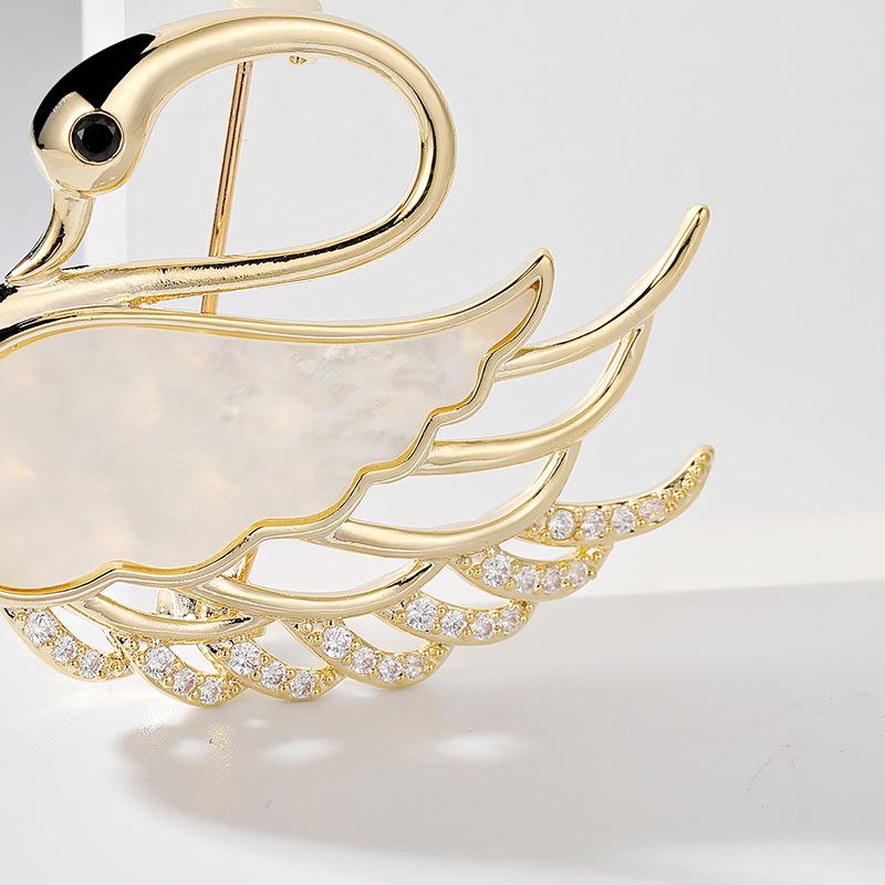 Elegant Zirconia Swan Brooch for Women - Coat Accessory, Wedding Boutonniere, Gift Pin