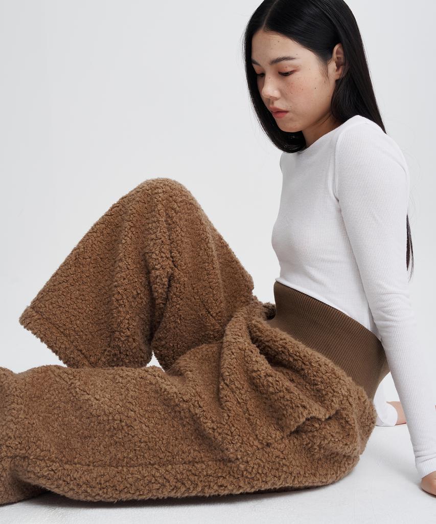 Haipeogeullipeu Cozy Shearling Pants