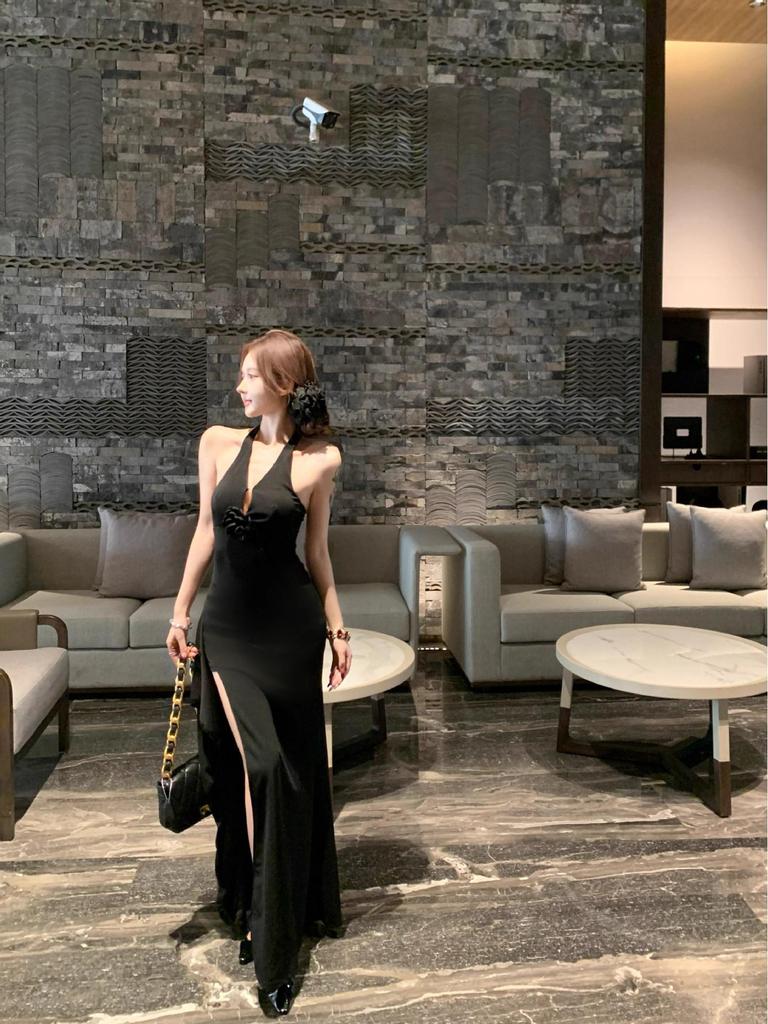 French Style Elegant Halter Neck Women's Dress with High Waist Slit – Summer 2026 Collection