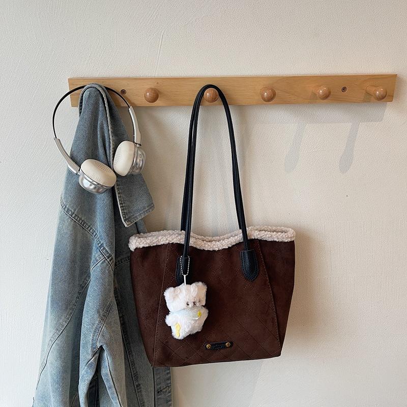 Large Capacity Fashion Commuter Special Bag Women's 2025 New Autumn Shoulder Bag Daily Hand Bag Fashionable Armpit Bag