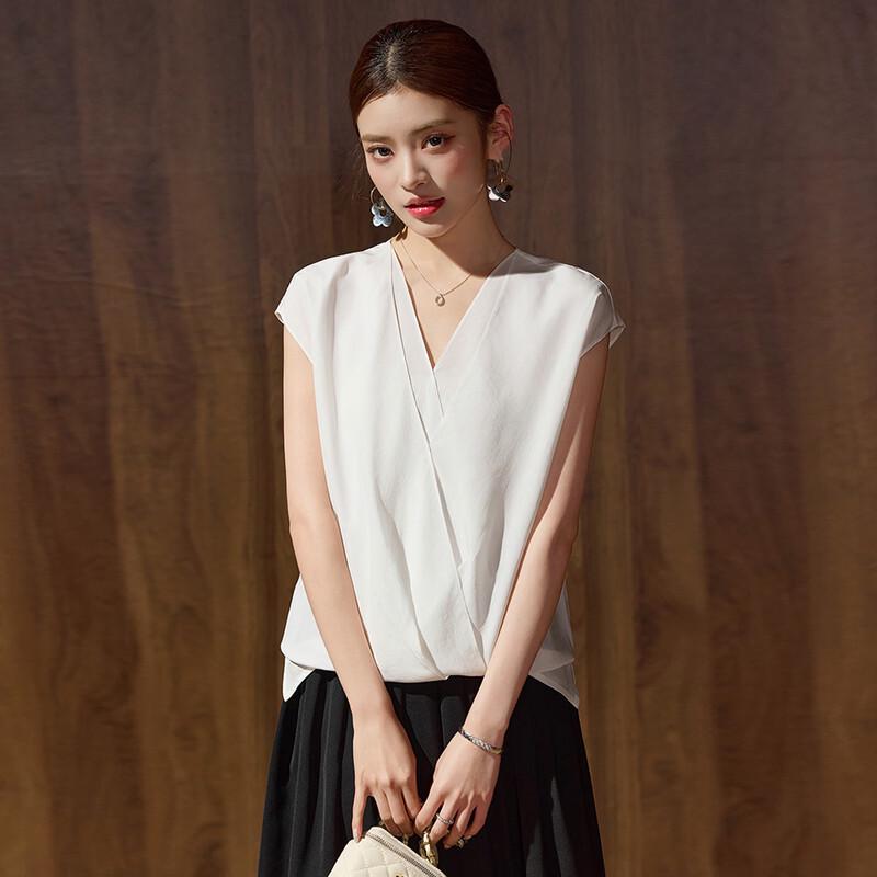 Women s Sleeveless V-Neck Blouse M