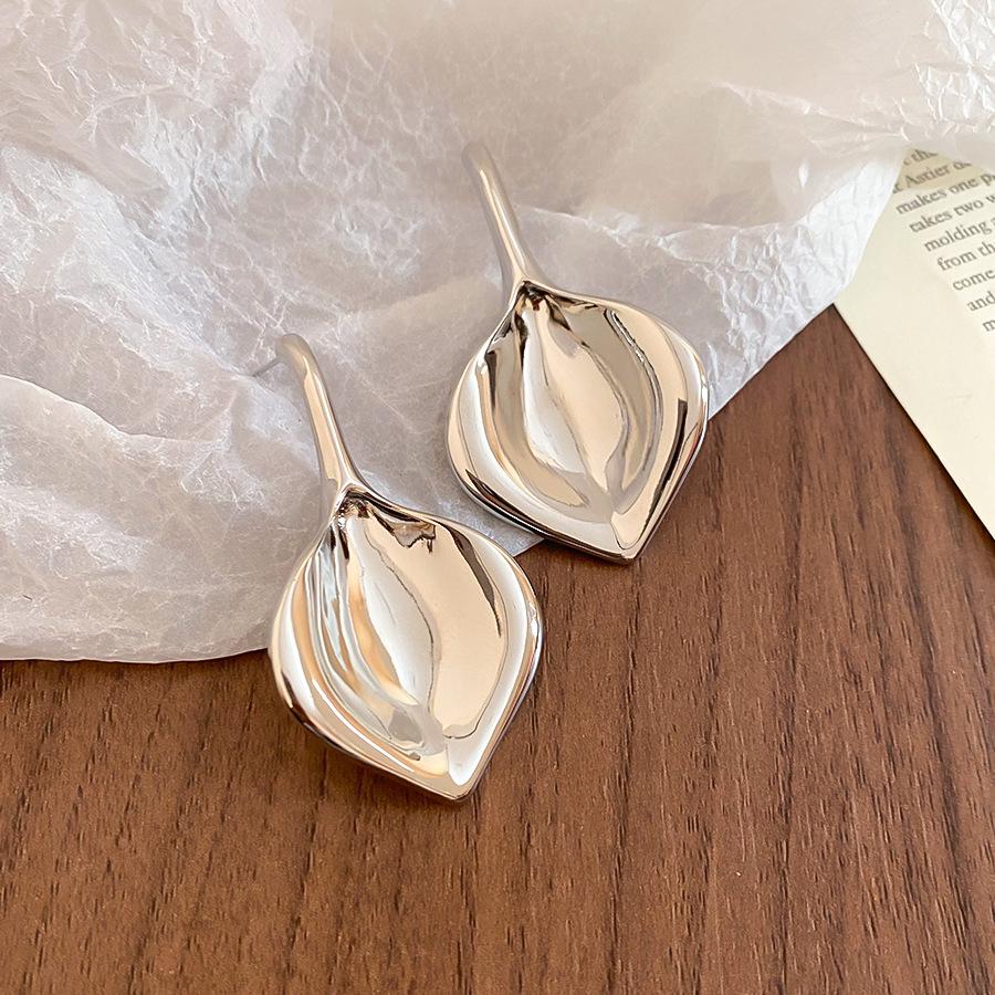 

Silver Metallic Geometric Leaf Stud Earrings - Unique High-End Fashion Jewelry