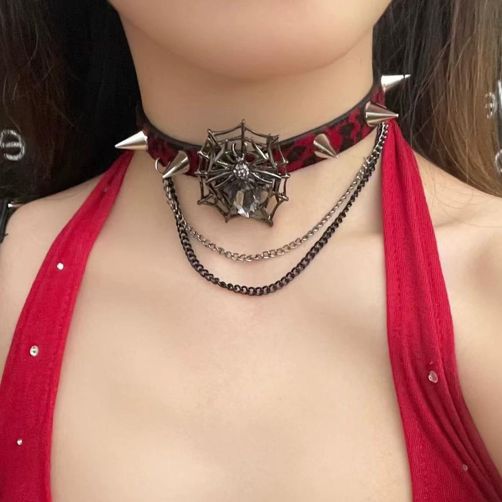 Dark Cross Bead Collarbone Chain Female Heavy Worker Spicy Girl High-end Feeling Sweet Cool Necklace Rivet Hip-hop Accessories