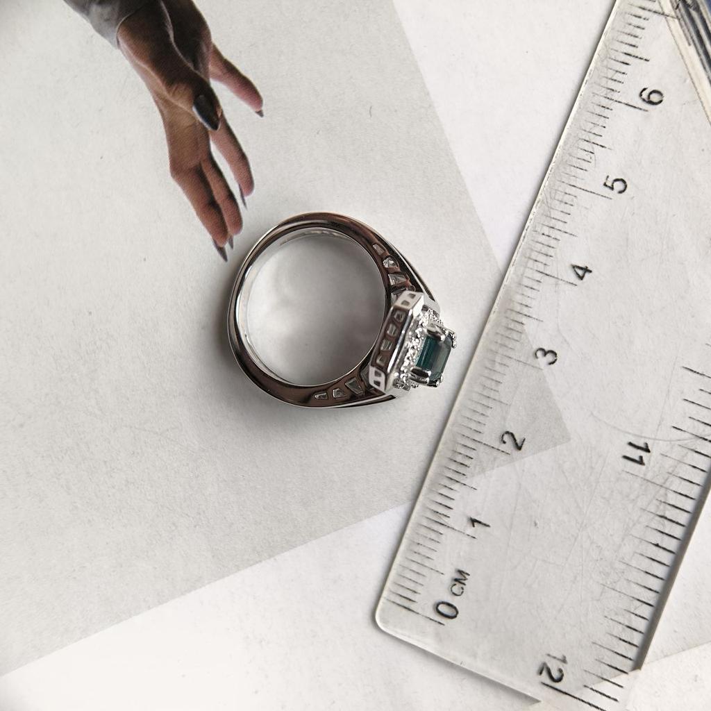 Silberring mit London Blue Topas 1,084ct, Gewicht des Artikels 4,8 g (2195993)