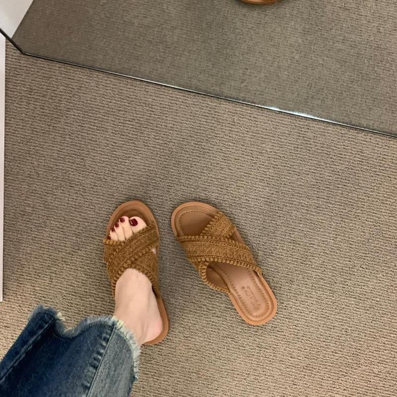 Ретро плетені маленькі круті шльопанці на плоскій підошві, жіноче взуття, літнє взуття 2025, нові літні пляжні сандалі