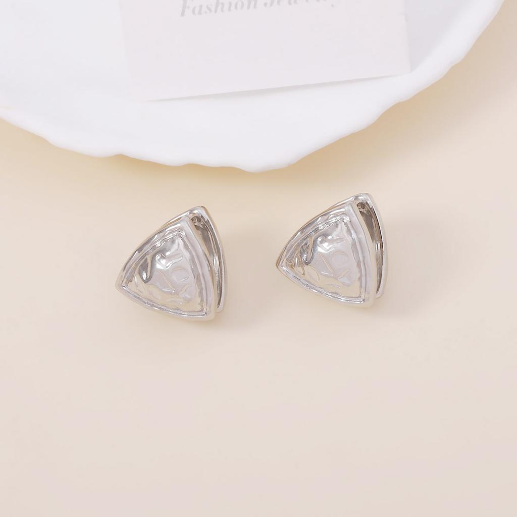 Personalized design sense retro simple geometric hammer pattern concave-convex double-sided three-dimensional triangular versatile female ear buckle