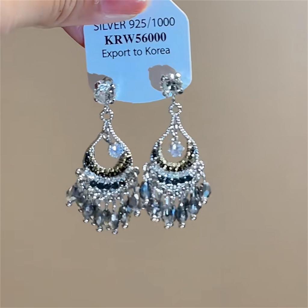 Exotic high-end fringed earrings, niche retro ethnic style earrings, French heavy industry bohemian earrings.