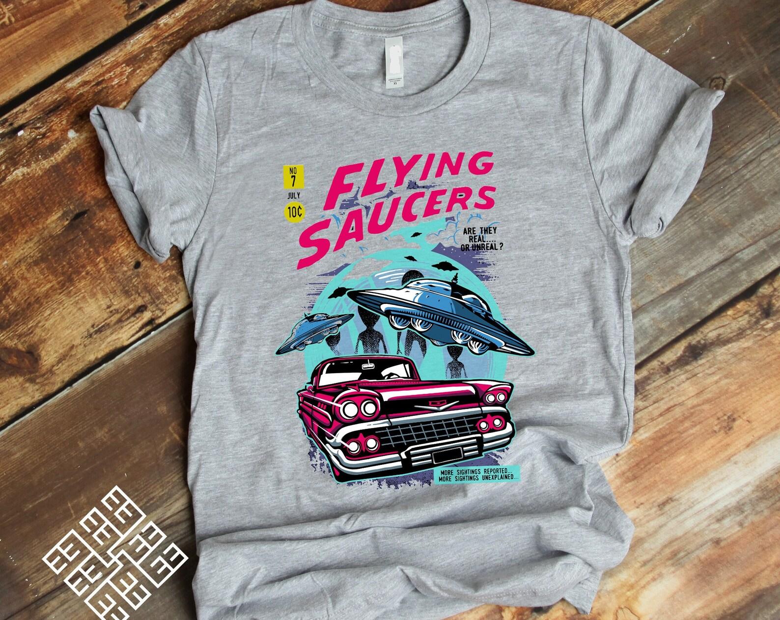 Vintage Flying Saucers Tee Shirt, Retro UFO Alien Comics Inspired T shirt, Aliens Invasion Ufo Flying Saucers Graphic T shirt M