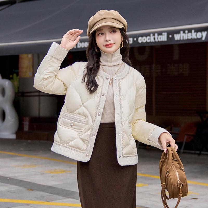 

Women s Lightweight Argyle Round Neck Down Jacket - Winter Fashion 90 White Duck Down M (110-125 Jin) бежевий