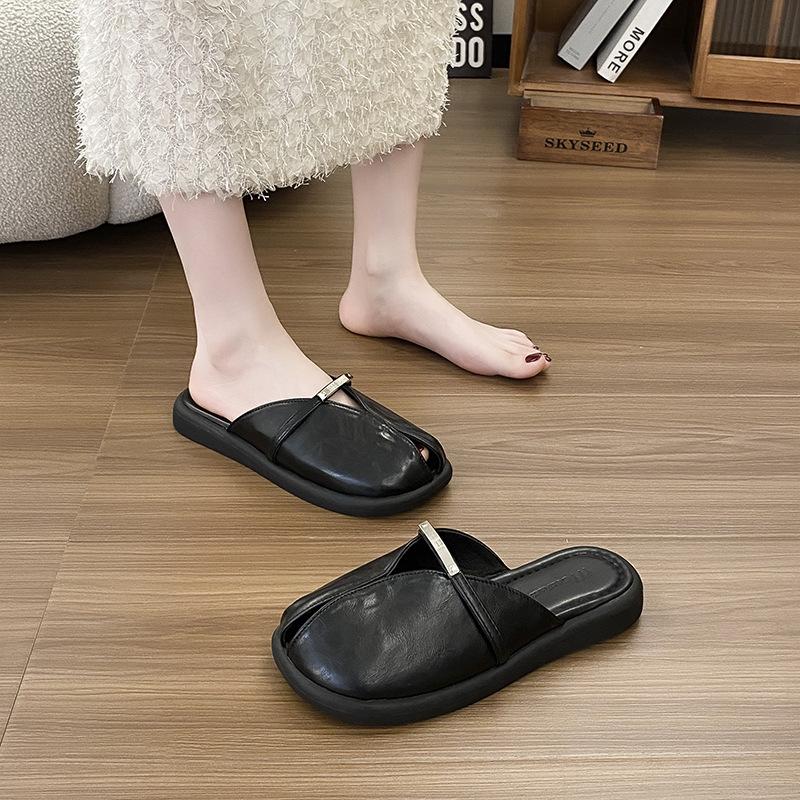 Europeisk stil tykksålede veskehode halv tøffel dame 2025 sommer ny mote allsidig ett-pedal lat tøffel