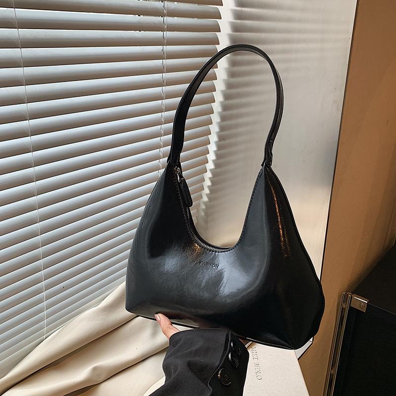 Niche underarm bag women's high-end sense retro versatile commuter bag autumn and winter portable shoulder bag