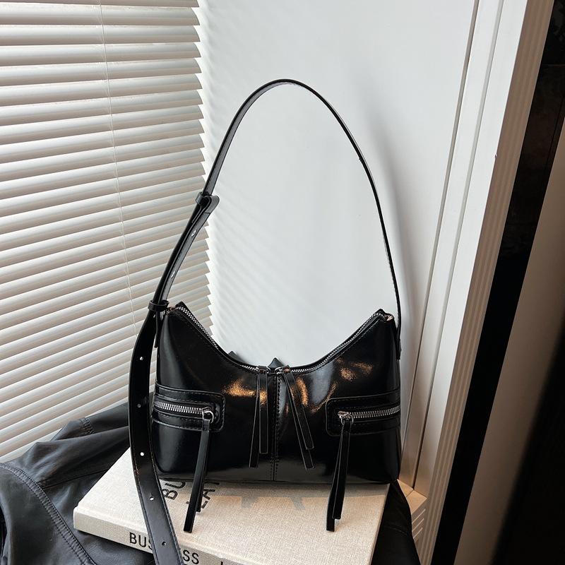 

Locomotive baguette bag retro simple personality texture versatile shoulder messenger bag niche design high-end small square bag 26*9*17 чёрный