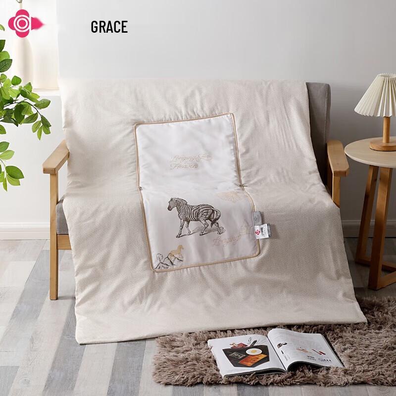 

Jellya 3D Combed Cotton Print Cushion Blanket