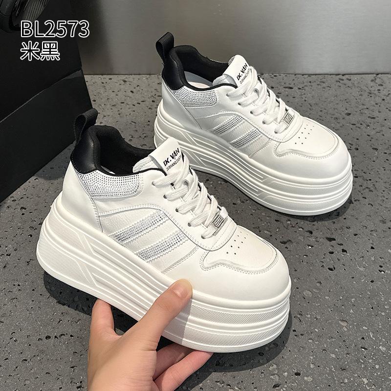 

Thick-soled autumn new high-value small leather sports and leisure shoes 34