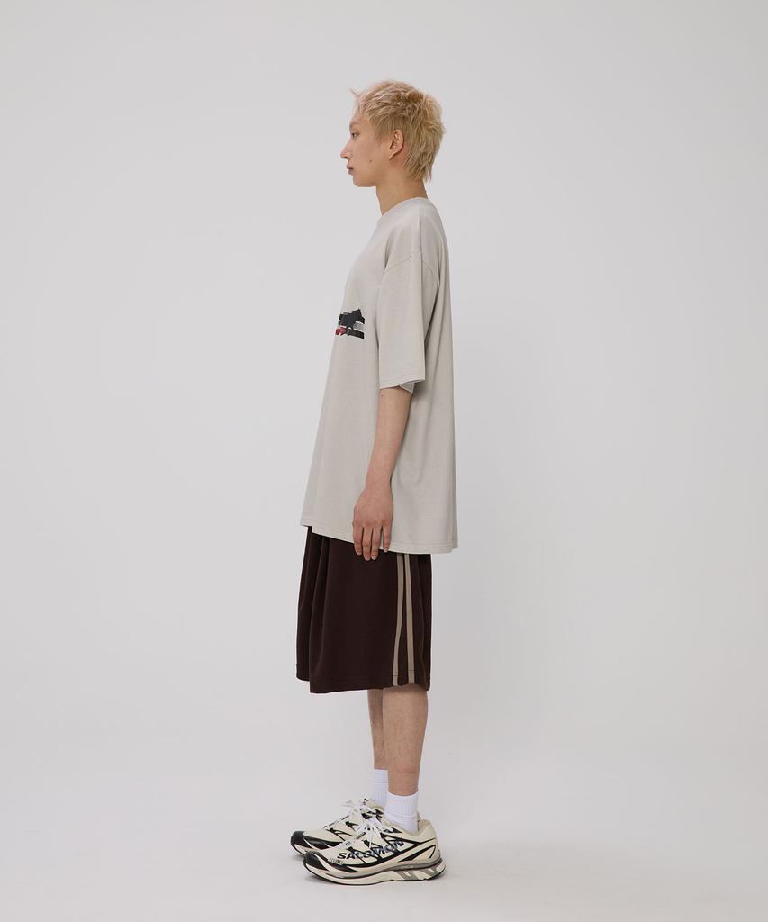 Boundary Single-Pleat Sideline Bermuda Shorts [Brown]