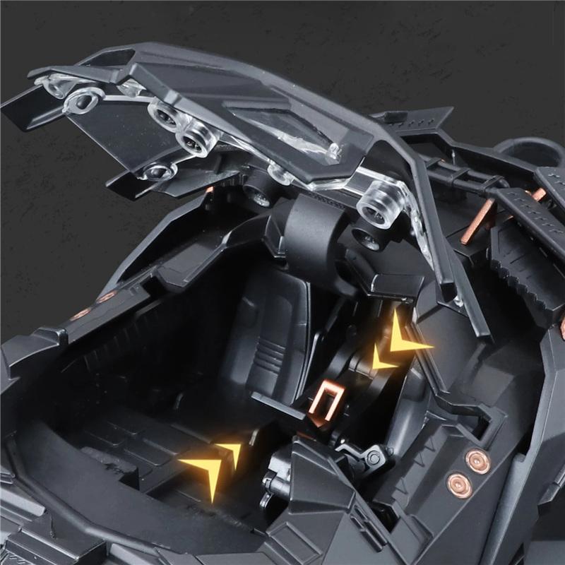1/24 Classic Movie Car 2008 Batmobile Alloy Bat Sports Car Model Metal Racing Combat Vehicles Model Sound and Light Kid Toy Gift