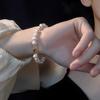 Armband med naturpärlor, enkel och mångsidig present, lätt lyxigt armband, nischad design för kvinnor, personligt och kreativt armband för flickvänner