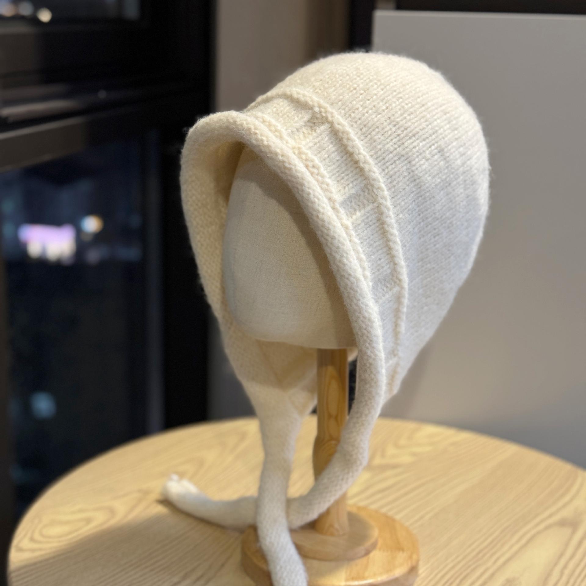 

New large head circumference hat for women, autumn and winter windproof woolen hat with ear protection straps, new warm and cold-proof knitted hat Adult54-60Average Size бежевый