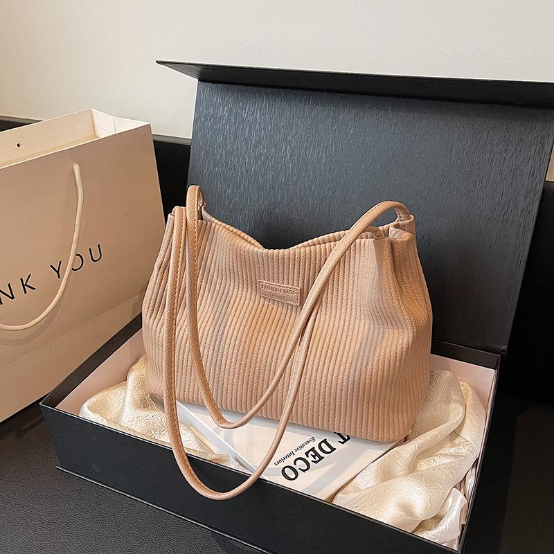 Premium Sense Bag Women's 2024 New Autumn and Winter Fashion Texture Shoulder Underarm Bag Popular Versatile Commuter Tote Bag