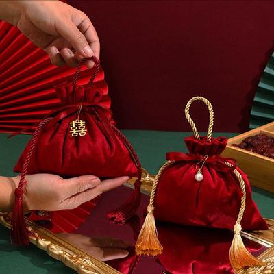 Geschenktüte für Hochzeitssüßigkeiten aus Seidenstoff mit Kordelzug