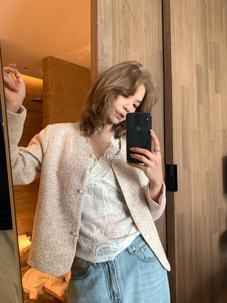 French V-neck Lace Camisole for Women - 2026 Spring Slim Fit Spaghetti Strap Layering Top